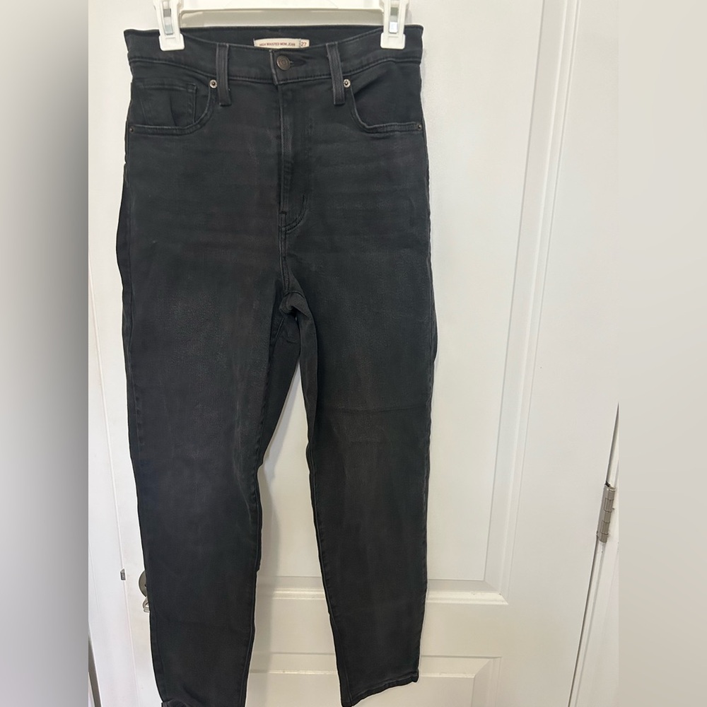 Levi’s Black high waisted Mom jeans size 27